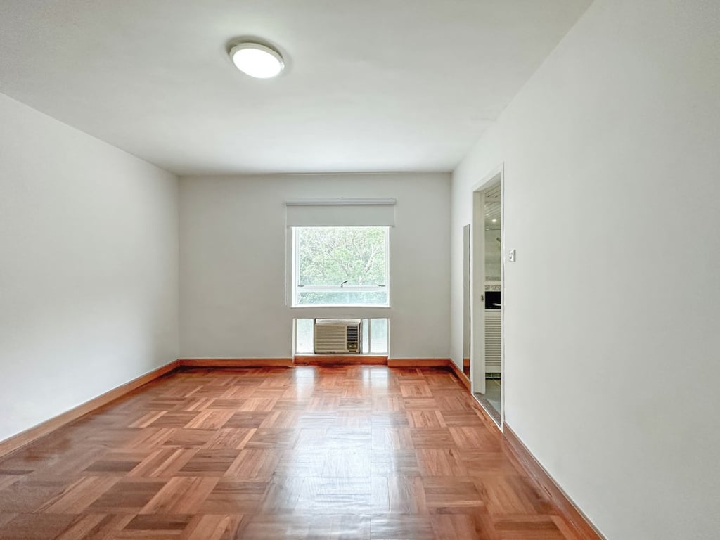 https://img.propertyraptor.com/cdn-cgi/imagedelivery/KD5bF_AFL0JDTbKLWF7z9g/ap8/ap8_001/hornet/prp/img/d99a025ab57ad998a1c8657e5ca1398c.jpg/public