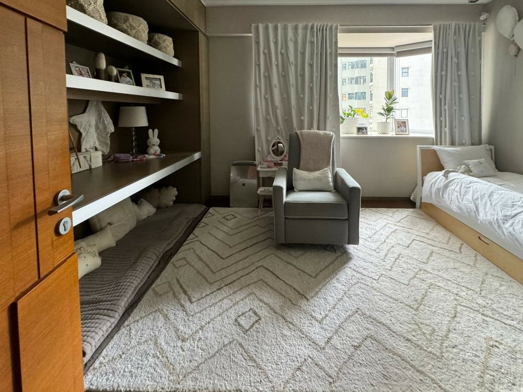 https://img.propertyraptor.com/cdn-cgi/imagedelivery/KD5bF_AFL0JDTbKLWF7z9g/ap8/ap8_001/hornet/prp/img/d9a1e5d1253c9a0f8eec0eed6e2ff192.jpg/public