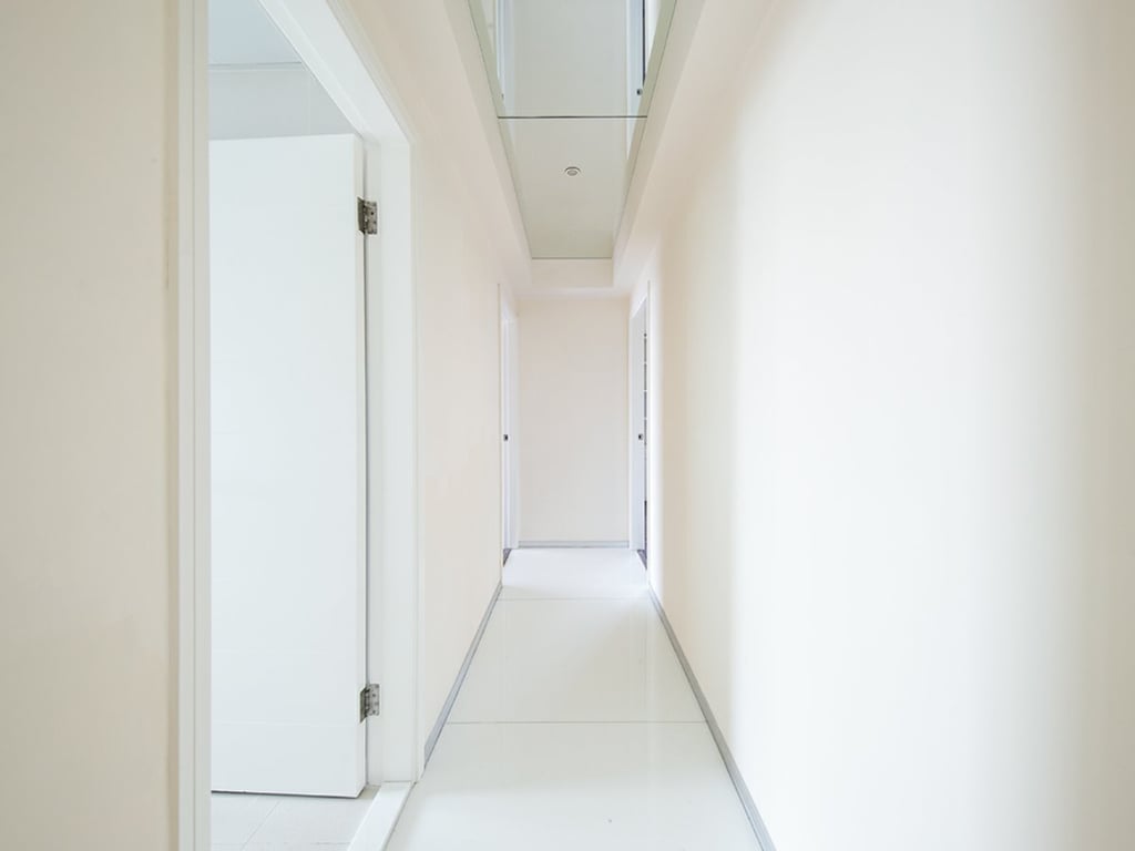 https://img.propertyraptor.com/cdn-cgi/imagedelivery/KD5bF_AFL0JDTbKLWF7z9g/ap8/ap8_001/hornet/prp/img/d9e548705acb4a5933b30f96c4307f20.jpg/public