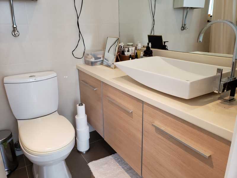 https://img.propertyraptor.com/cdn-cgi/imagedelivery/KD5bF_AFL0JDTbKLWF7z9g/ap8/ap8_001/hornet/prp/img/d9ea901e742e41f75dbe18b931d65469.jpg/public