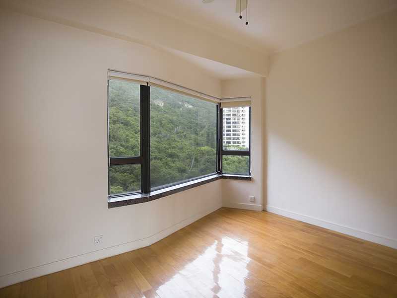 https://img.propertyraptor.com/cdn-cgi/imagedelivery/KD5bF_AFL0JDTbKLWF7z9g/ap8/ap8_001/hornet/prp/img/d9fce62000830d79f341da280b474291.jpg/public