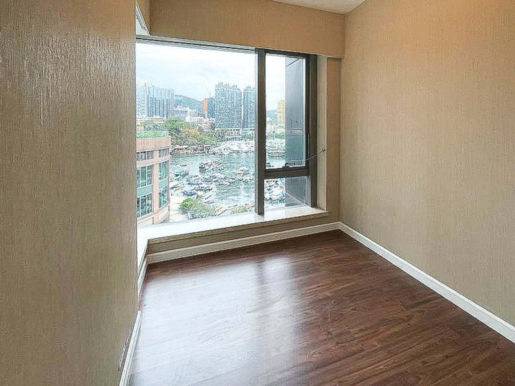 https://img.propertyraptor.com/cdn-cgi/imagedelivery/KD5bF_AFL0JDTbKLWF7z9g/ap8/ap8_001/hornet/prp/img/da2b381cd990a60219c629b0a64633a4.jpg/public