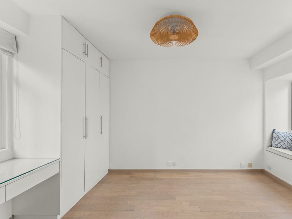 https://img.propertyraptor.com/cdn-cgi/imagedelivery/KD5bF_AFL0JDTbKLWF7z9g/ap8/ap8_001/hornet/prp/img/da2b7dc67b00597dd50d09ea26c5cfdd.jpg/public