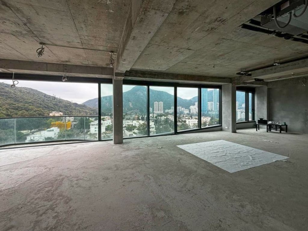 https://img.propertyraptor.com/cdn-cgi/imagedelivery/KD5bF_AFL0JDTbKLWF7z9g/ap8/ap8_001/hornet/prp/img/da600697e46bc6935f3e732c8540667b.jpg/public
