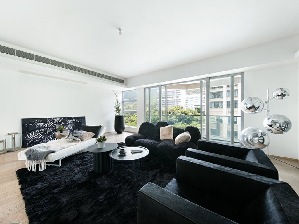 https://img.propertyraptor.com/cdn-cgi/imagedelivery/KD5bF_AFL0JDTbKLWF7z9g/ap8/ap8_001/hornet/prp/img/da9205c322bc21da41a2fc972dd6c307.jpg/public