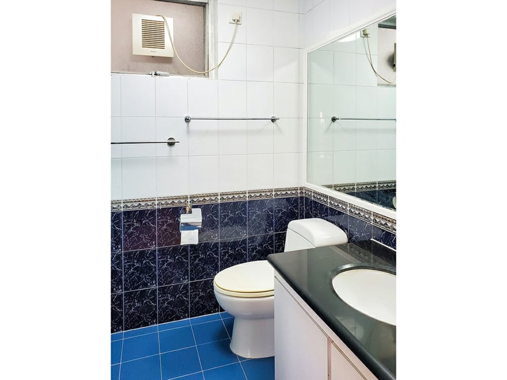 https://img.propertyraptor.com/cdn-cgi/imagedelivery/KD5bF_AFL0JDTbKLWF7z9g/ap8/ap8_001/hornet/prp/img/da99012b7e1755d28b48bdd89f94bd91.jpg/public