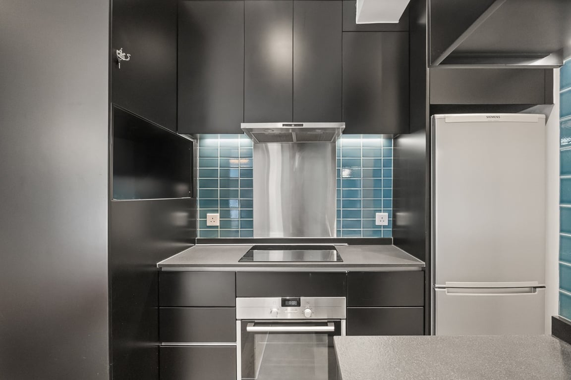 https://img.propertyraptor.com/cdn-cgi/imagedelivery/KD5bF_AFL0JDTbKLWF7z9g/ap8/ap8_001/hornet/prp/img/daa96f7b11833a8c83eef9e83af2a0d6-wtm.jpg/public