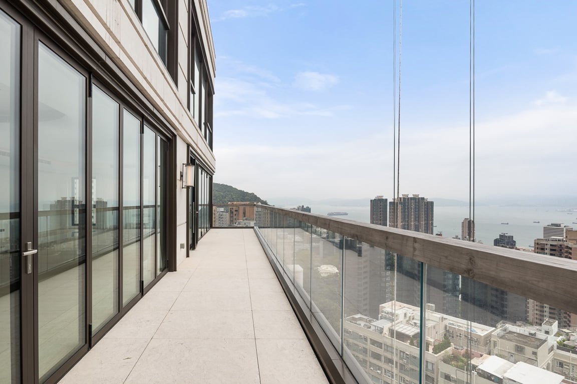 https://img.propertyraptor.com/cdn-cgi/imagedelivery/KD5bF_AFL0JDTbKLWF7z9g/ap8/ap8_001/hornet/prp/img/dae1ba5d87e0631d8d0cdd87bd2f5a1f-wtm.jpg/public