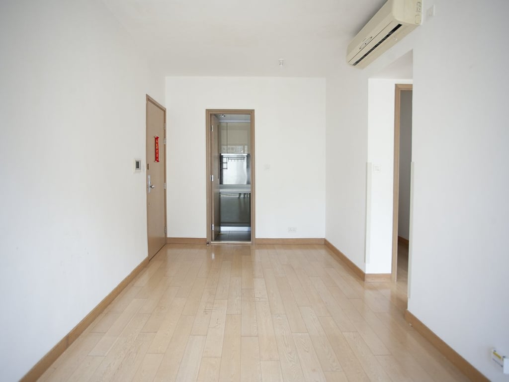 https://img.propertyraptor.com/cdn-cgi/imagedelivery/KD5bF_AFL0JDTbKLWF7z9g/ap8/ap8_001/hornet/prp/img/daf4d0169a0c48c270993d9743f171b7-wtm.jpg/public