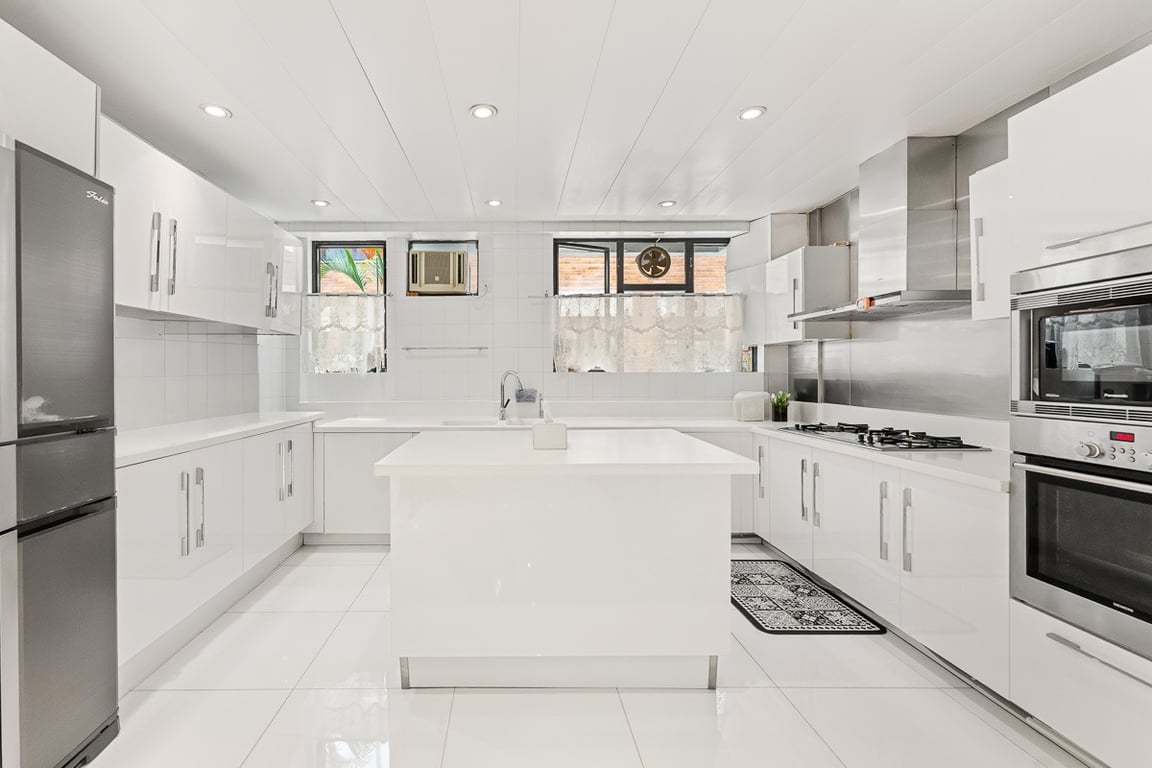 https://img.propertyraptor.com/cdn-cgi/imagedelivery/KD5bF_AFL0JDTbKLWF7z9g/ap8/ap8_001/hornet/prp/img/db073a9977b90c95b001e6b5f7de6e93-wtm.jpg/public