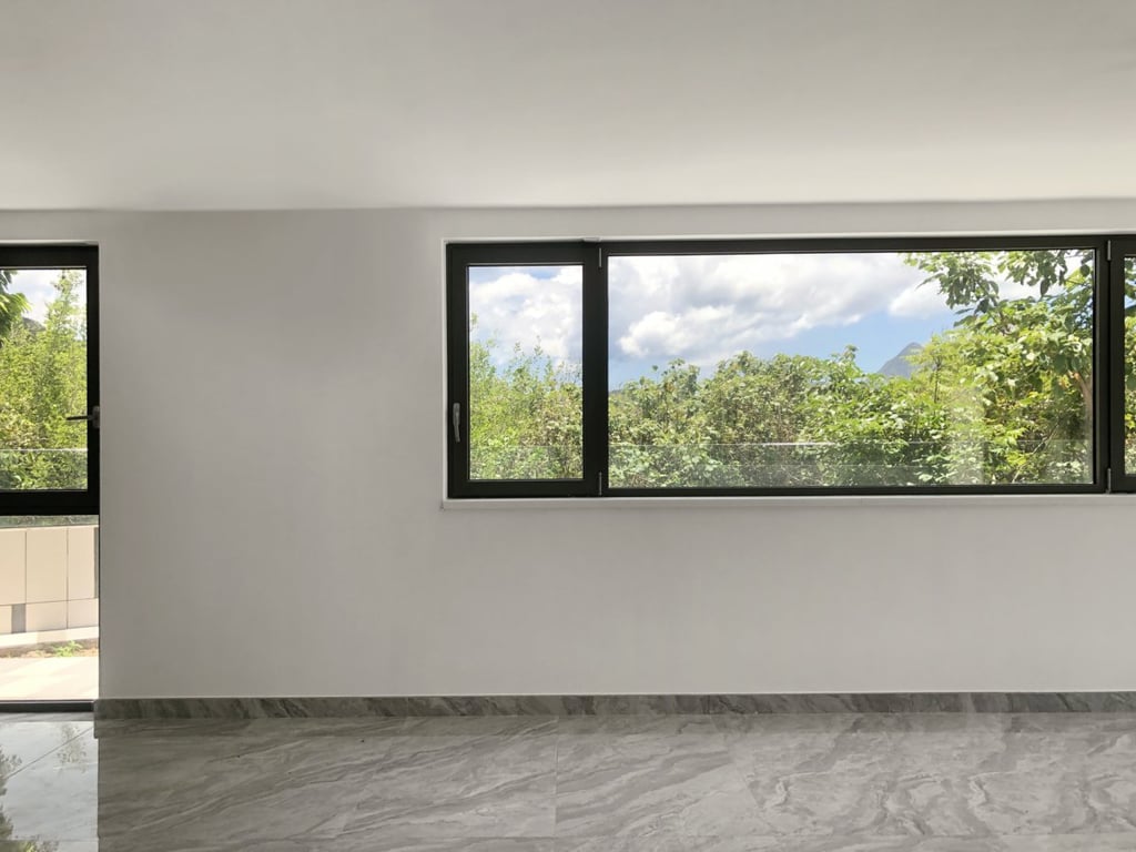 https://img.propertyraptor.com/cdn-cgi/imagedelivery/KD5bF_AFL0JDTbKLWF7z9g/ap8/ap8_001/hornet/prp/img/db371b35eb8c652e1ab60535923db6b5.jpg/public