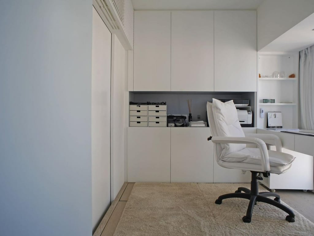 https://img.propertyraptor.com/cdn-cgi/imagedelivery/KD5bF_AFL0JDTbKLWF7z9g/ap8/ap8_001/hornet/prp/img/db46aff1274f0a2f26cdcc61e146a074.jpg/public