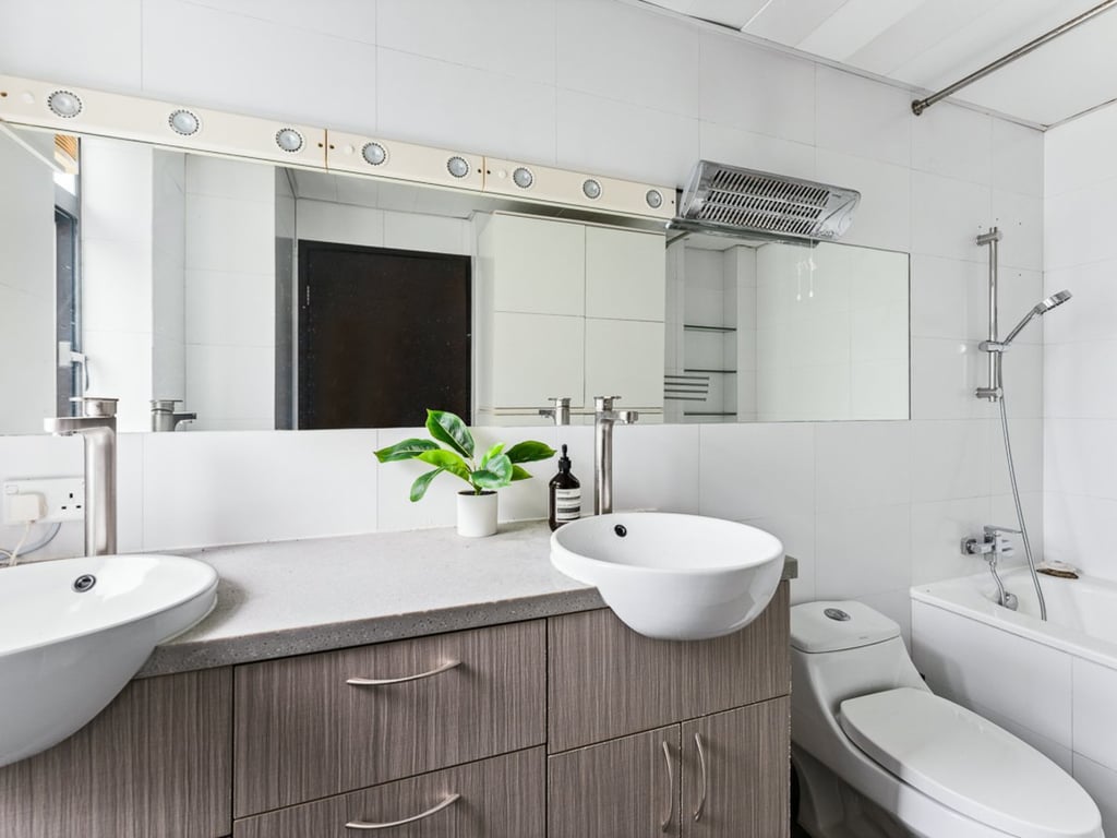 https://img.propertyraptor.com/cdn-cgi/imagedelivery/KD5bF_AFL0JDTbKLWF7z9g/ap8/ap8_001/hornet/prp/img/db52888487f7e963e84492a71aaa7807.jpg/public