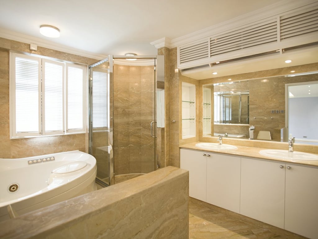 https://img.propertyraptor.com/cdn-cgi/imagedelivery/KD5bF_AFL0JDTbKLWF7z9g/ap8/ap8_001/hornet/prp/img/db57e0f8c2da61b3d73bb4df2067810d.jpg/public