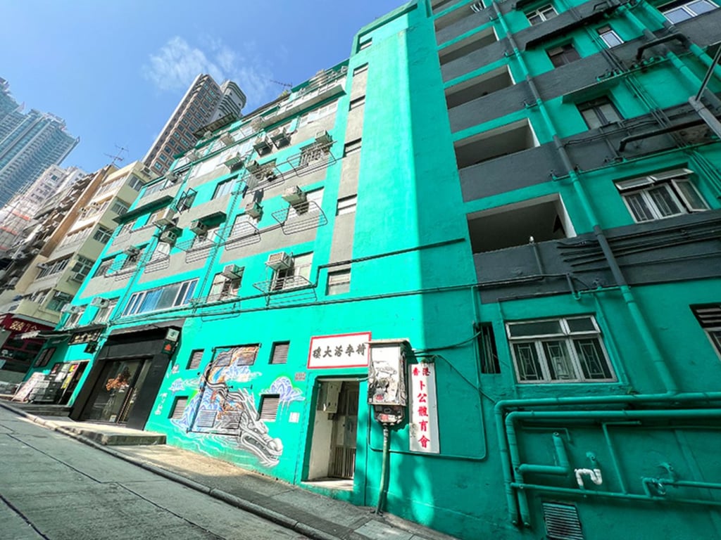 https://img.propertyraptor.com/cdn-cgi/imagedelivery/KD5bF_AFL0JDTbKLWF7z9g/ap8/ap8_001/hornet/prp/img/db5a9faf721fac8acc8d34bdd91e3a07.jpg/public