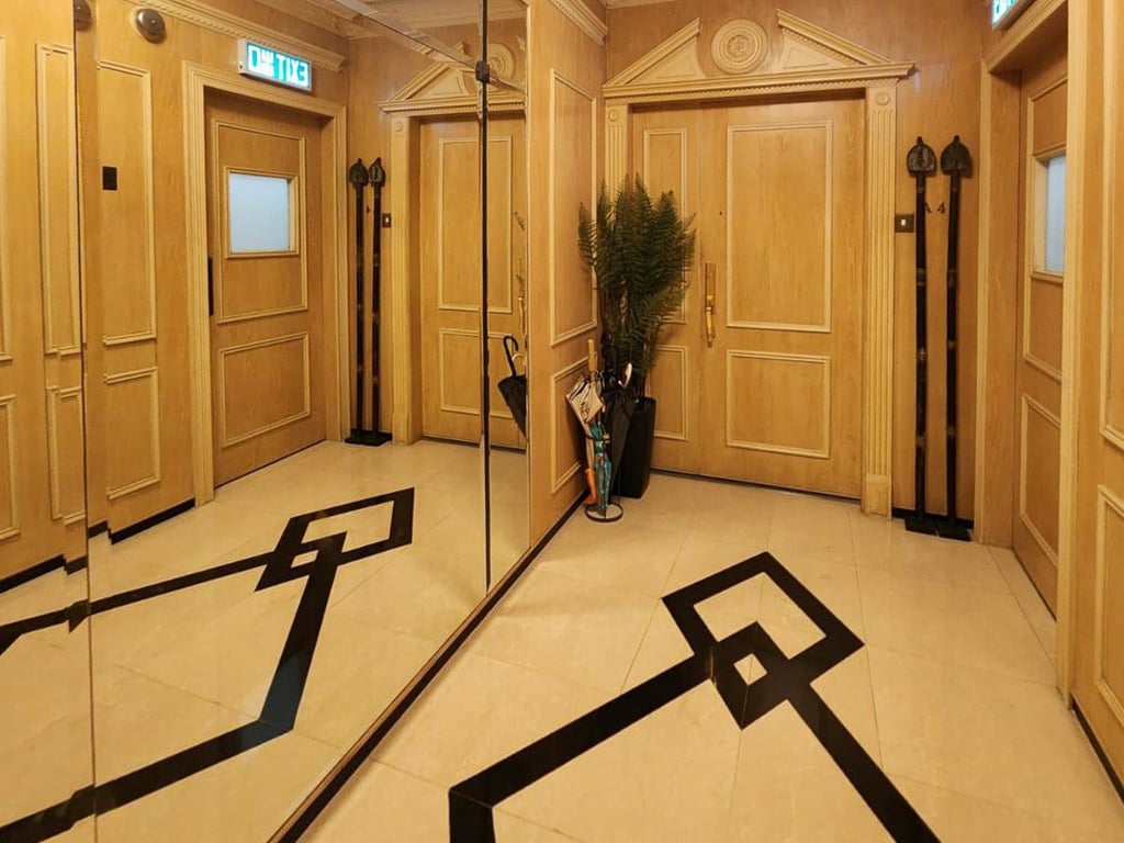 https://img.propertyraptor.com/cdn-cgi/imagedelivery/KD5bF_AFL0JDTbKLWF7z9g/ap8/ap8_001/hornet/prp/img/db6561b428bb4c3c1228599643e671e3.jpg/public