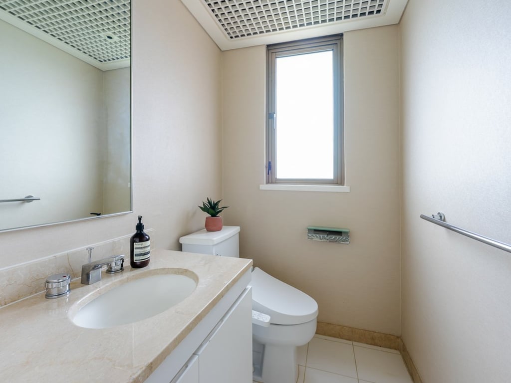 https://img.propertyraptor.com/cdn-cgi/imagedelivery/KD5bF_AFL0JDTbKLWF7z9g/ap8/ap8_001/hornet/prp/img/db769d59074a3dc7a2255239225b9efa.jpg/public
