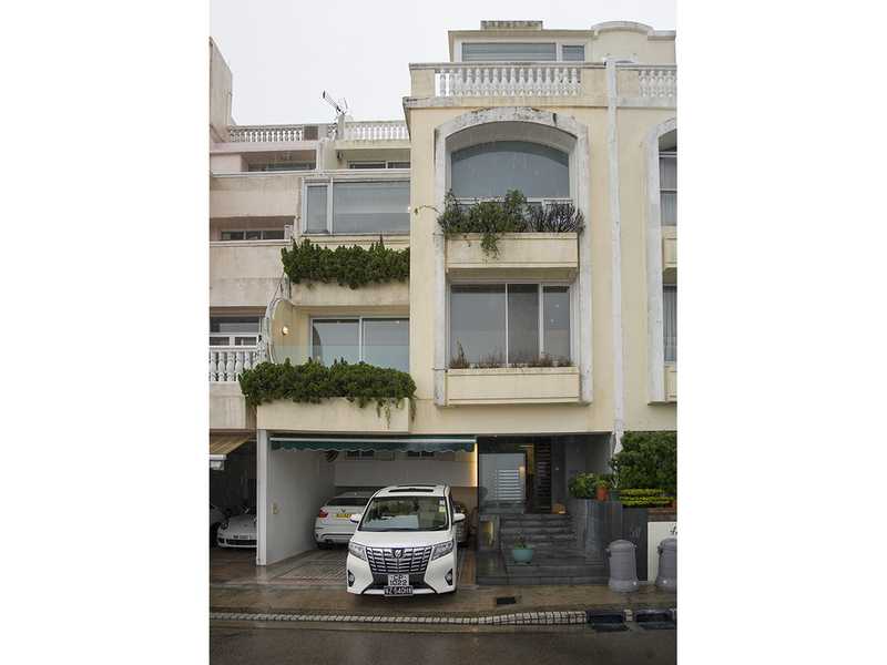 https://img.propertyraptor.com/cdn-cgi/imagedelivery/KD5bF_AFL0JDTbKLWF7z9g/ap8/ap8_001/hornet/prp/img/db78daf0bac4c08485420631c3810f37.jpg/public