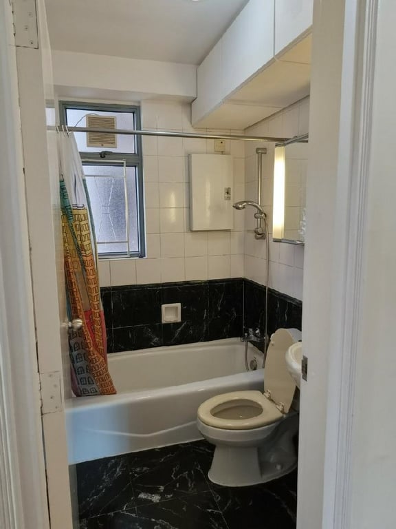 https://img.propertyraptor.com/cdn-cgi/imagedelivery/KD5bF_AFL0JDTbKLWF7z9g/ap8/ap8_001/hornet/prp/img/db7c56e7dcdc62db8a48acf6434794c8.jpg/public