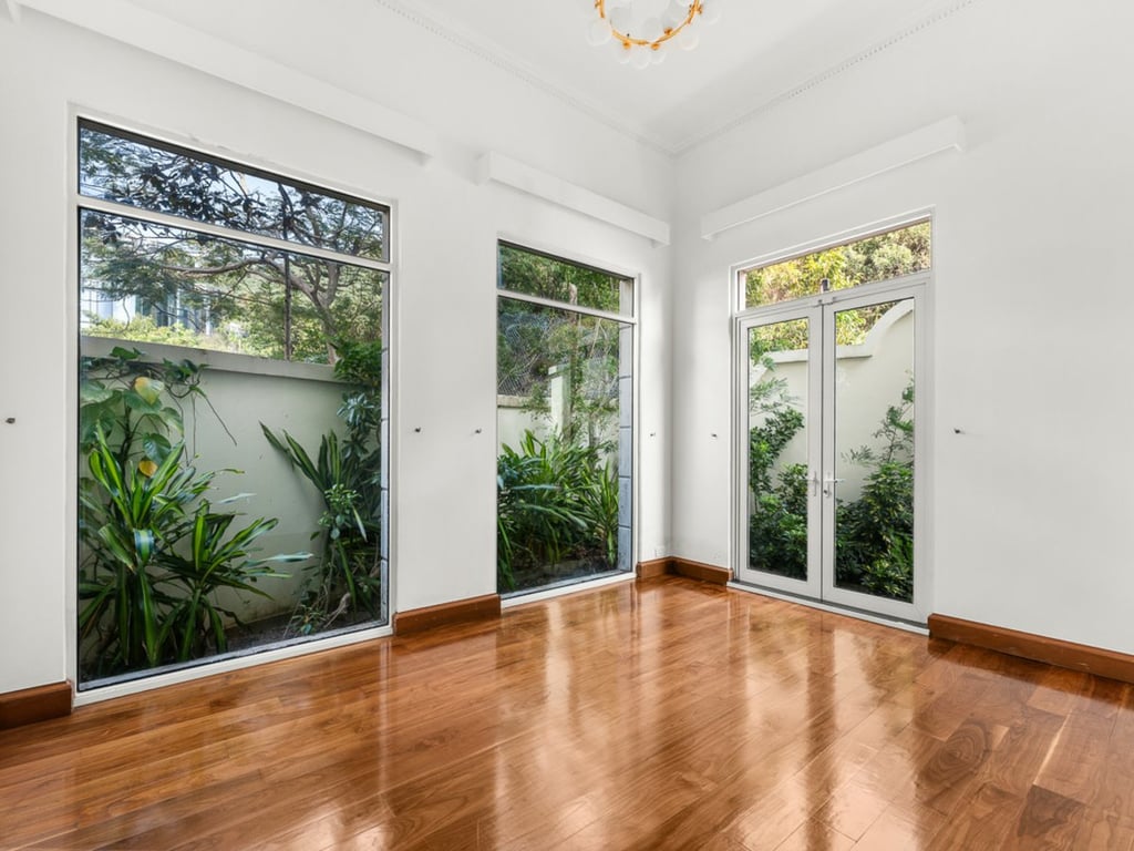 https://img.propertyraptor.com/cdn-cgi/imagedelivery/KD5bF_AFL0JDTbKLWF7z9g/ap8/ap8_001/hornet/prp/img/db99226d858884eaac52fca66ed8823b-wtm.jpg/public