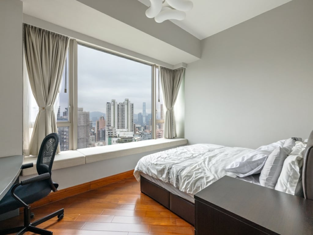 https://img.propertyraptor.com/cdn-cgi/imagedelivery/KD5bF_AFL0JDTbKLWF7z9g/ap8/ap8_001/hornet/prp/img/dbd955944bd38a581d5764152965e5d2.jpg/public