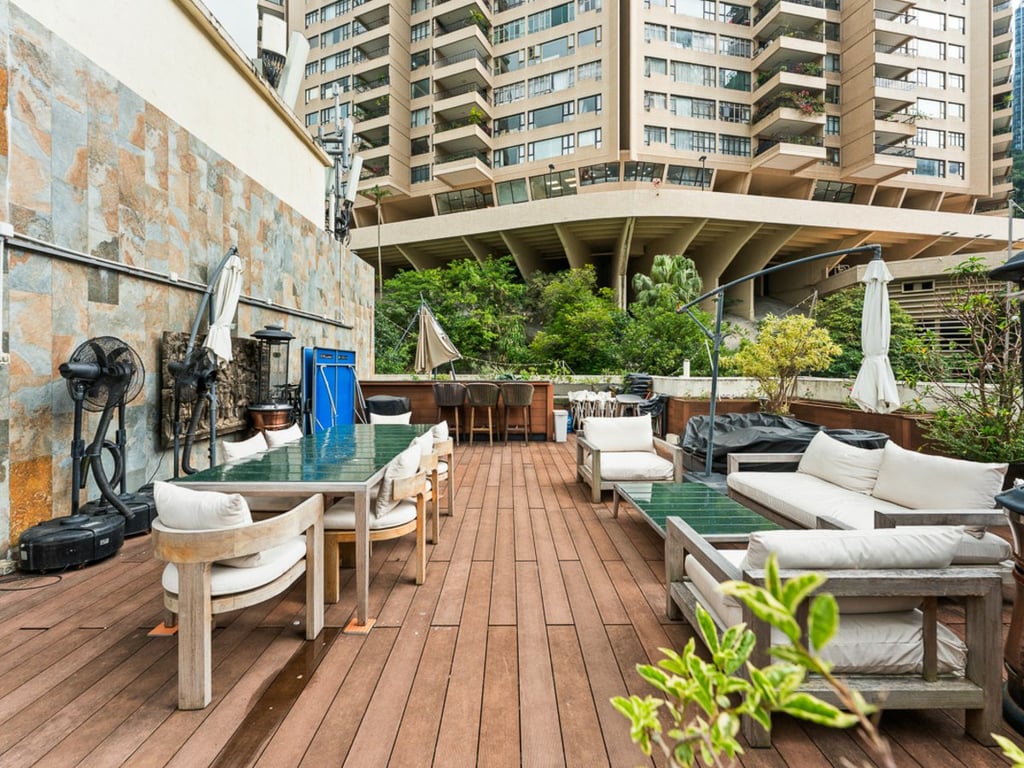 https://img.propertyraptor.com/cdn-cgi/imagedelivery/KD5bF_AFL0JDTbKLWF7z9g/ap8/ap8_001/hornet/prp/img/dbe82b8f7a990d44894f07410ec144e9-wtm.jpg/public