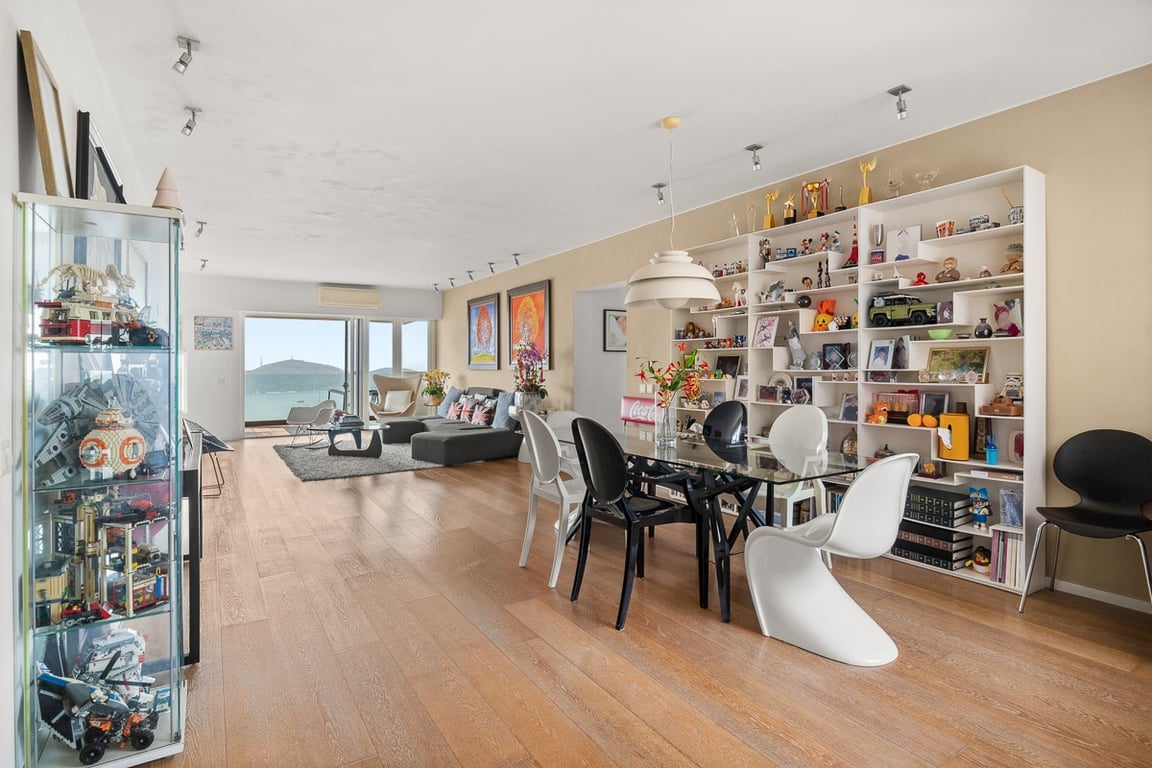 https://img.propertyraptor.com/cdn-cgi/imagedelivery/KD5bF_AFL0JDTbKLWF7z9g/ap8/ap8_001/hornet/prp/img/dbfd4a74ed5c8302e05631dc491e57a9-wtm.jpg/public