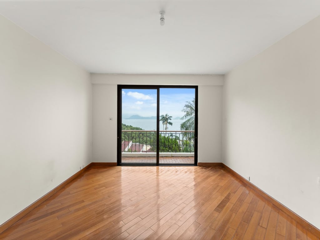 https://img.propertyraptor.com/cdn-cgi/imagedelivery/KD5bF_AFL0JDTbKLWF7z9g/ap8/ap8_001/hornet/prp/img/dbfeed34d0a71ea27447760ade6a9d73.jpg/public