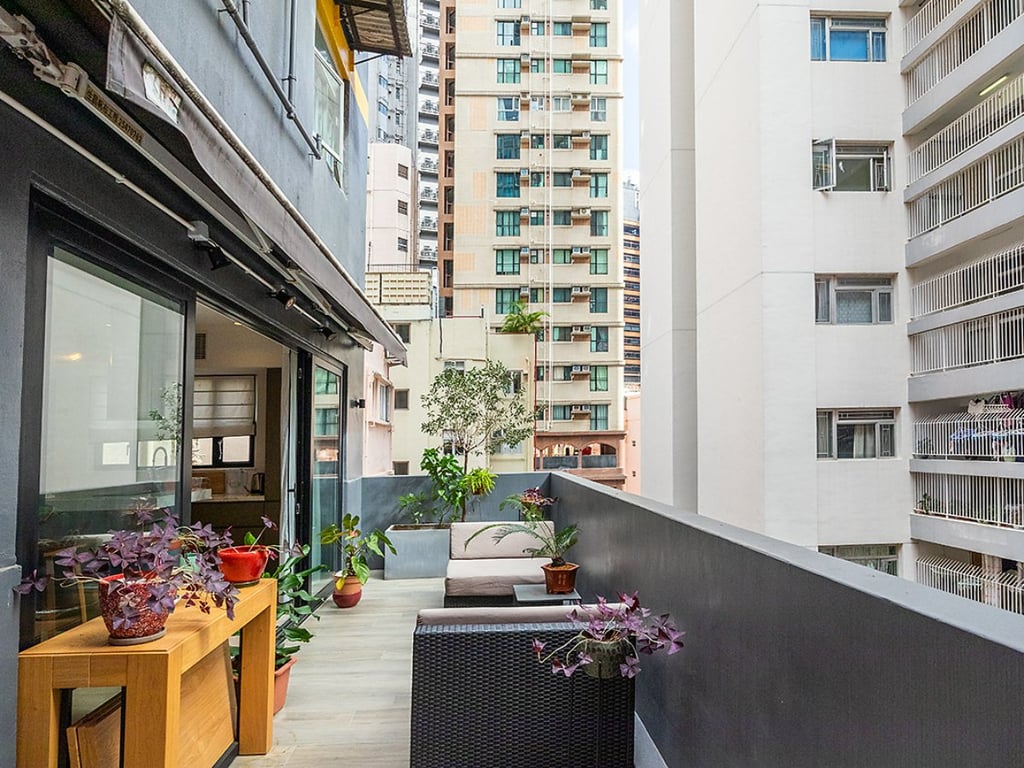 https://img.propertyraptor.com/cdn-cgi/imagedelivery/KD5bF_AFL0JDTbKLWF7z9g/ap8/ap8_001/hornet/prp/img/dc2dfe0620516a33eec3cb88c4129cbe.jpg/public