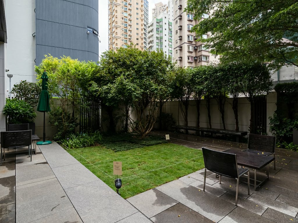 https://img.propertyraptor.com/cdn-cgi/imagedelivery/KD5bF_AFL0JDTbKLWF7z9g/ap8/ap8_001/hornet/prp/img/dc5084b949a83653e51168e48826820e.jpg/public