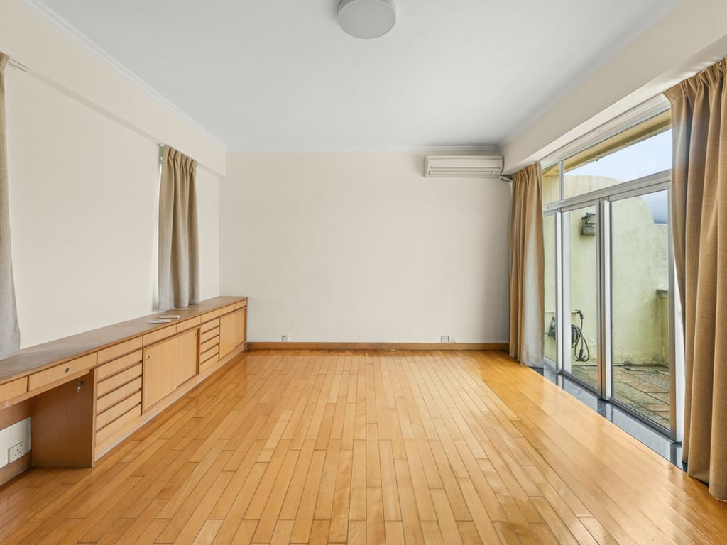 https://img.propertyraptor.com/cdn-cgi/imagedelivery/KD5bF_AFL0JDTbKLWF7z9g/ap8/ap8_001/hornet/prp/img/dc52b8baa1807ebc9b05e03d22700e61.jpg/public