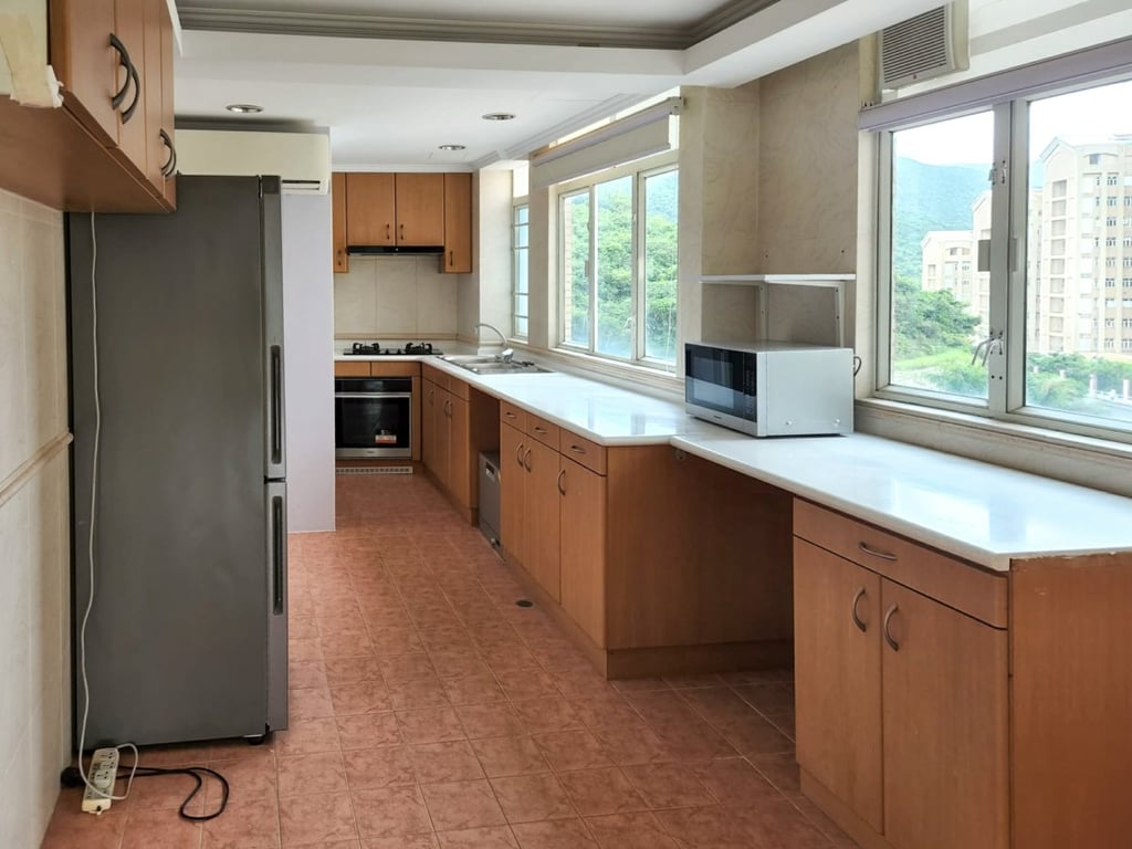 https://img.propertyraptor.com/cdn-cgi/imagedelivery/KD5bF_AFL0JDTbKLWF7z9g/ap8/ap8_001/hornet/prp/img/dc604d8ea511801dbc5cb148943d1bab.jpg/public