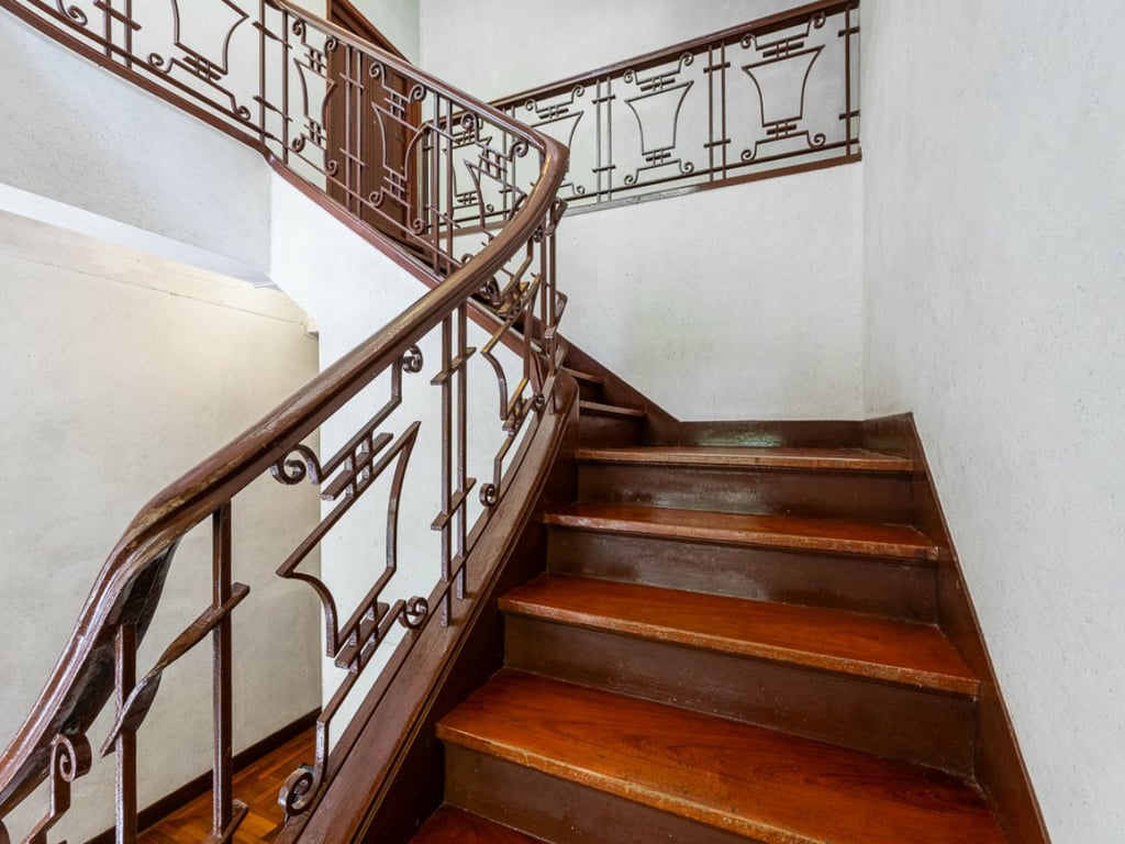 https://img.propertyraptor.com/cdn-cgi/imagedelivery/KD5bF_AFL0JDTbKLWF7z9g/ap8/ap8_001/hornet/prp/img/dc9d556a6ff3b3bd8a7bbdc559c7ed43.jpg/public