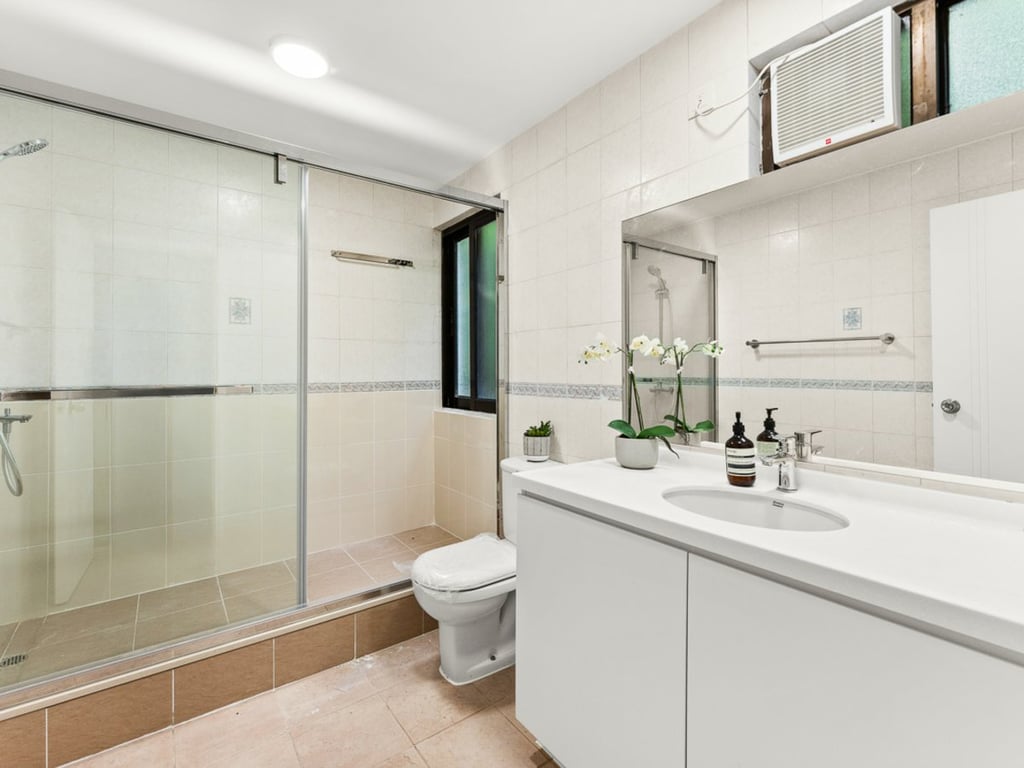 https://img.propertyraptor.com/cdn-cgi/imagedelivery/KD5bF_AFL0JDTbKLWF7z9g/ap8/ap8_001/hornet/prp/img/dcdc1b38c3a11c42ef875bbd45a831b4-wtm.jpg/public