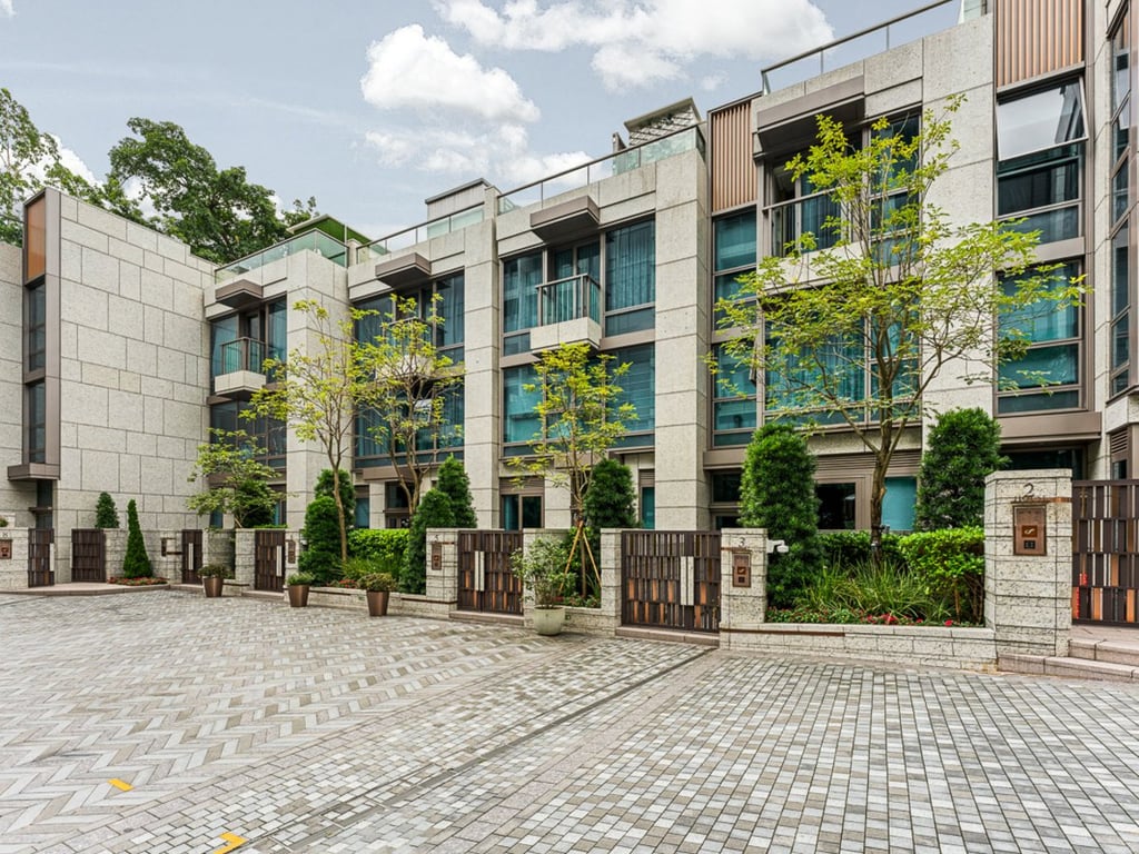 https://img.propertyraptor.com/cdn-cgi/imagedelivery/KD5bF_AFL0JDTbKLWF7z9g/ap8/ap8_001/hornet/prp/img/dce1cecd2b787cf1c92e21bfffbd5624-wtm.jpg/public