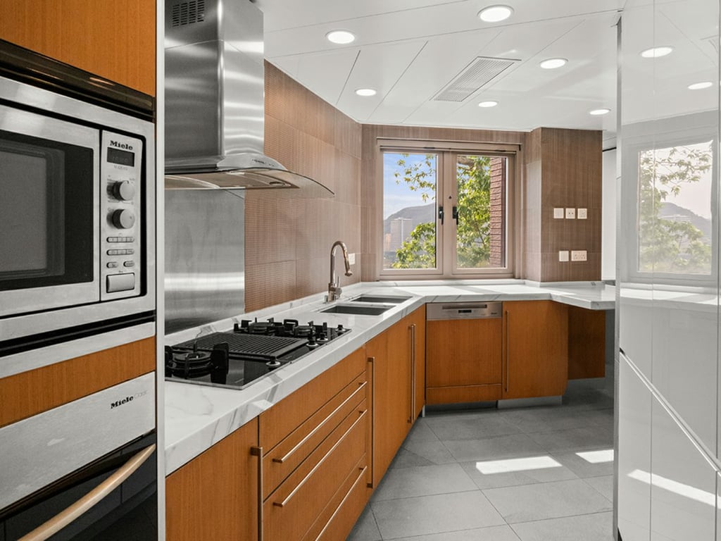 https://img.propertyraptor.com/cdn-cgi/imagedelivery/KD5bF_AFL0JDTbKLWF7z9g/ap8/ap8_001/hornet/prp/img/dd4c30e20d7142c4d956b4d5a7b125c5.jpg/public