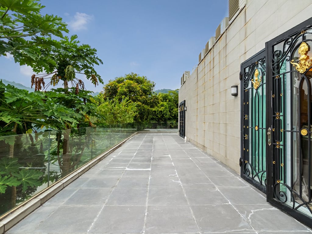 https://img.propertyraptor.com/cdn-cgi/imagedelivery/KD5bF_AFL0JDTbKLWF7z9g/ap8/ap8_001/hornet/prp/img/dd525215d38f3c3d7c47a4d5651b1717.jpg/public
