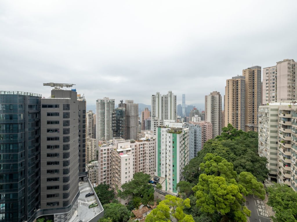 https://img.propertyraptor.com/cdn-cgi/imagedelivery/KD5bF_AFL0JDTbKLWF7z9g/ap8/ap8_001/hornet/prp/img/dd535c94c07b5a21e73800c049111600.jpg/public