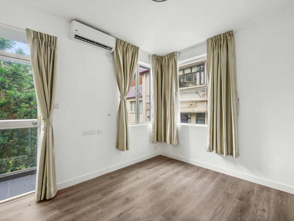 https://img.propertyraptor.com/cdn-cgi/imagedelivery/KD5bF_AFL0JDTbKLWF7z9g/ap8/ap8_001/hornet/prp/img/dd90e7aecf064a556f436d8aa3d5cbe5.jpg/public