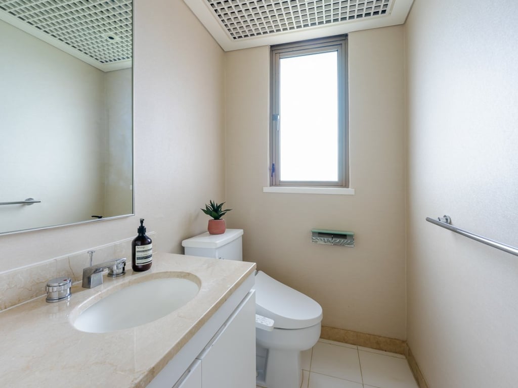 https://img.propertyraptor.com/cdn-cgi/imagedelivery/KD5bF_AFL0JDTbKLWF7z9g/ap8/ap8_001/hornet/prp/img/dd91320cf2a715f74ed2a44e4940e5e9.jpg/public