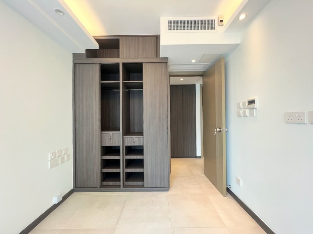 https://img.propertyraptor.com/cdn-cgi/imagedelivery/KD5bF_AFL0JDTbKLWF7z9g/ap8/ap8_001/hornet/prp/img/dd9e21d57f294e49e9d322c3c1e8a4f0.jpg/public