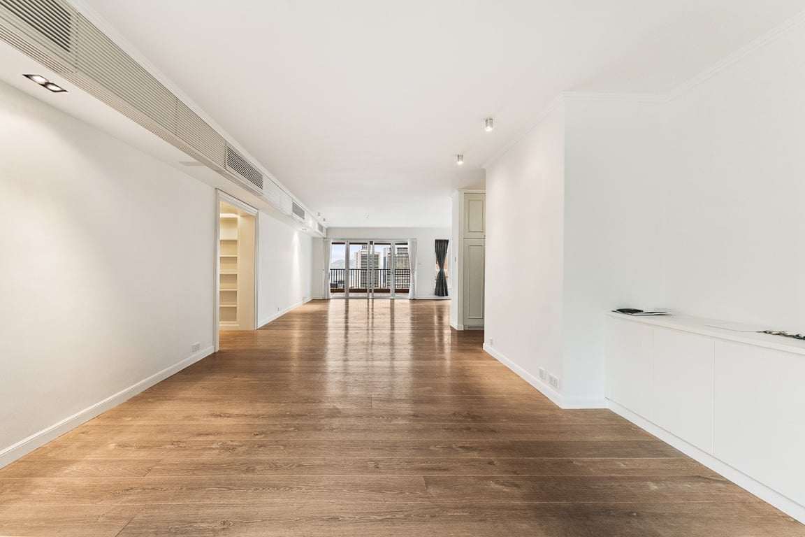 https://img.propertyraptor.com/cdn-cgi/imagedelivery/KD5bF_AFL0JDTbKLWF7z9g/ap8/ap8_001/hornet/prp/img/ddb37c4cc6a8eb6dd59ce7b225b1f92b-wtm.jpg/public