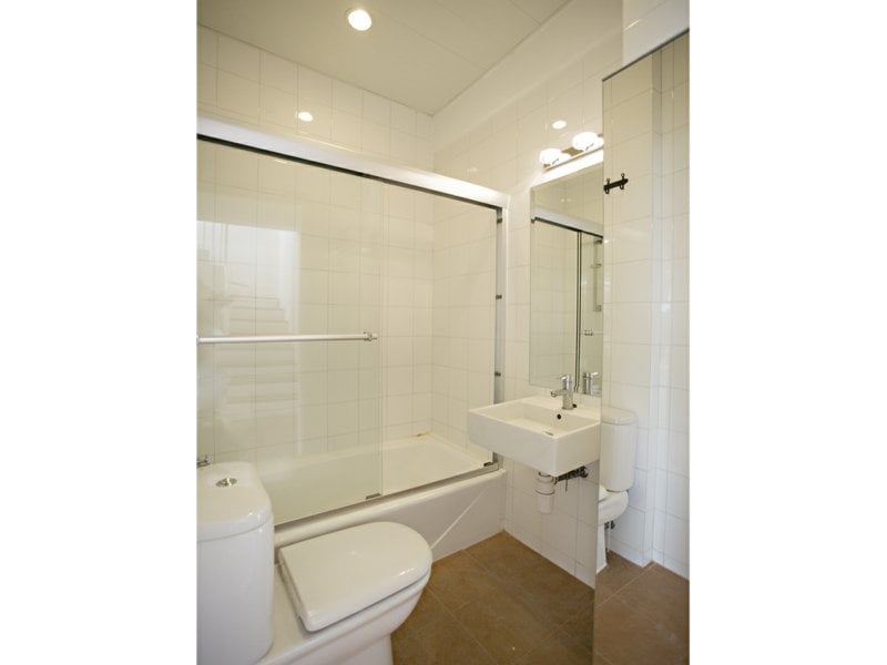 https://img.propertyraptor.com/cdn-cgi/imagedelivery/KD5bF_AFL0JDTbKLWF7z9g/ap8/ap8_001/hornet/prp/img/ddb41fe39faf2674b61f3e62cb725448.jpg/public