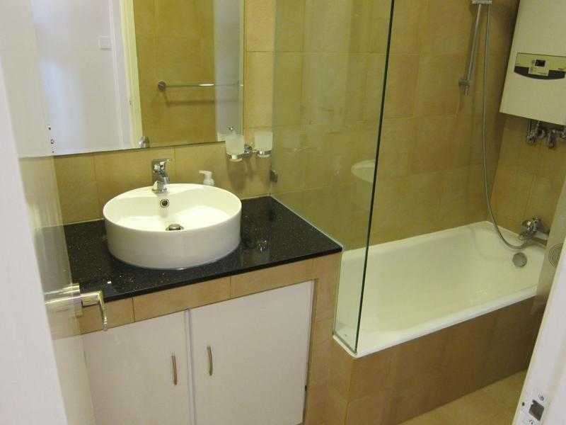 https://img.propertyraptor.com/cdn-cgi/imagedelivery/KD5bF_AFL0JDTbKLWF7z9g/ap8/ap8_001/hornet/prp/img/dde12d7a655e7a0d39d09ad0442753d2.jpg/public