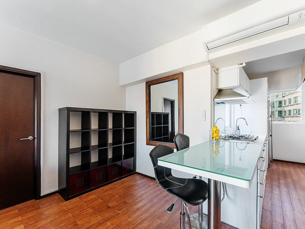 https://img.propertyraptor.com/cdn-cgi/imagedelivery/KD5bF_AFL0JDTbKLWF7z9g/ap8/ap8_001/hornet/prp/img/ddf2421346f4c5c8c90e6c71eedea18d.jpg/public