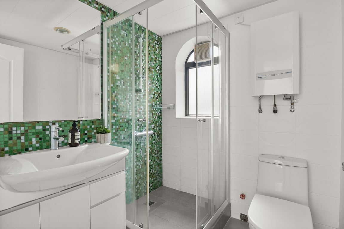 https://img.propertyraptor.com/cdn-cgi/imagedelivery/KD5bF_AFL0JDTbKLWF7z9g/ap8/ap8_001/hornet/prp/img/de04e00a965a7d1502d39d6e174040c8-wtm.jpg/public