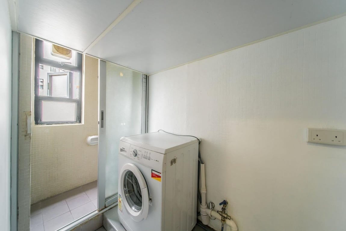 https://img.propertyraptor.com/cdn-cgi/imagedelivery/KD5bF_AFL0JDTbKLWF7z9g/ap8/ap8_001/hornet/prp/img/de42c393c1e39c8e40d3e08769930ccf-wtm.jpg/public