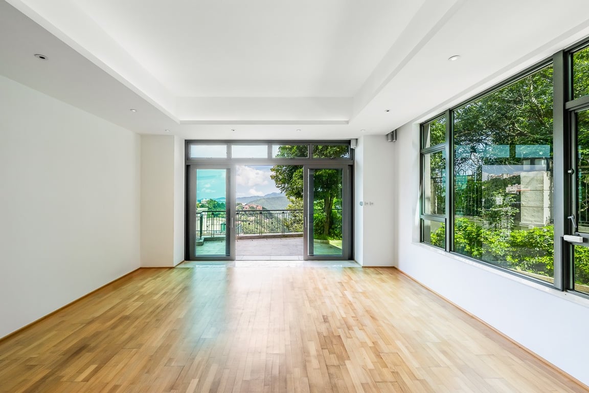 https://img.propertyraptor.com/cdn-cgi/imagedelivery/KD5bF_AFL0JDTbKLWF7z9g/ap8/ap8_001/hornet/prp/img/de65306b3d17a805b16b82b4e0a41d59-wtm.jpg/public