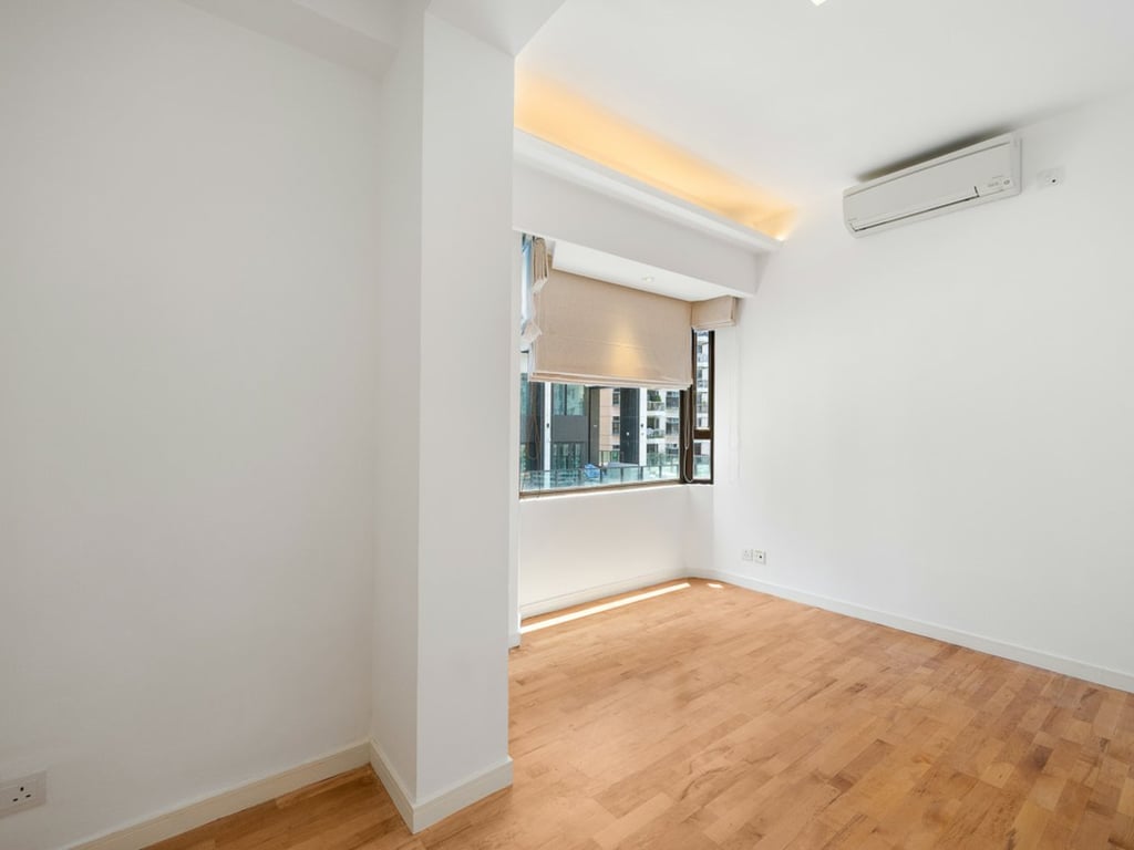 https://img.propertyraptor.com/cdn-cgi/imagedelivery/KD5bF_AFL0JDTbKLWF7z9g/ap8/ap8_001/hornet/prp/img/de965a55012dcada7292b2caec7e292b.jpg/public
