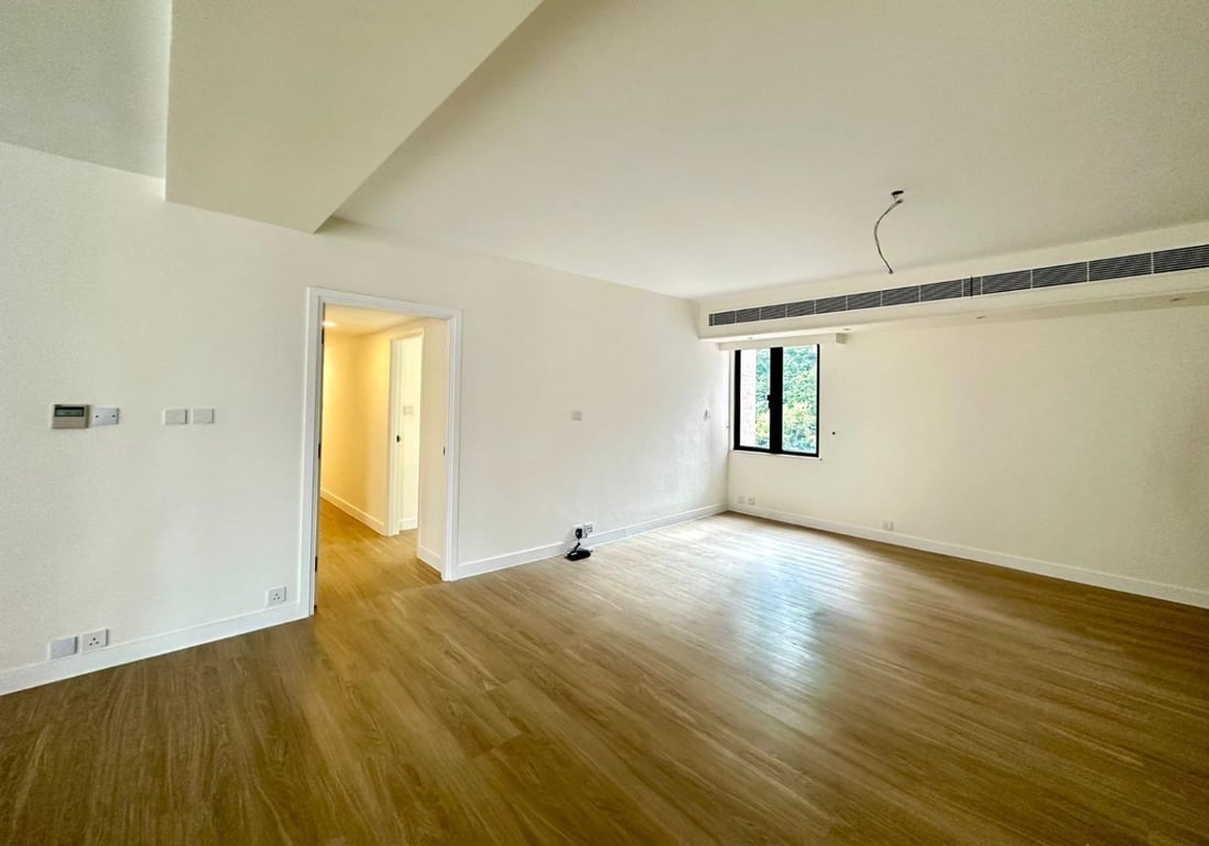 https://img.propertyraptor.com/cdn-cgi/imagedelivery/KD5bF_AFL0JDTbKLWF7z9g/ap8/ap8_001/hornet/prp/img/debbdd9892ba8795cd1f03393911217c-wtm.jpg/public